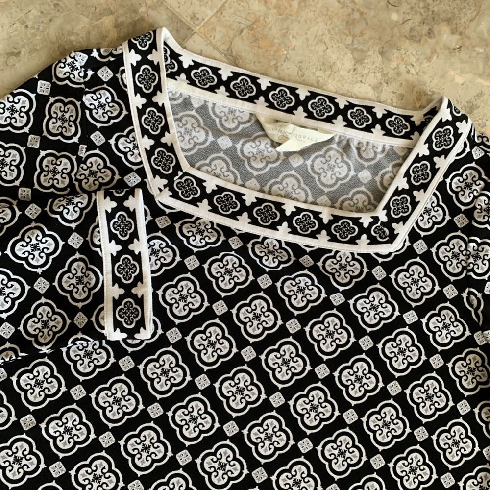 Magnolia Grace black and white geometric blouse size M Square Neck